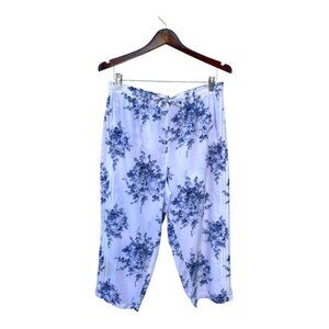 LA CERA Floral Blue and White Capri Pants - Size Medium